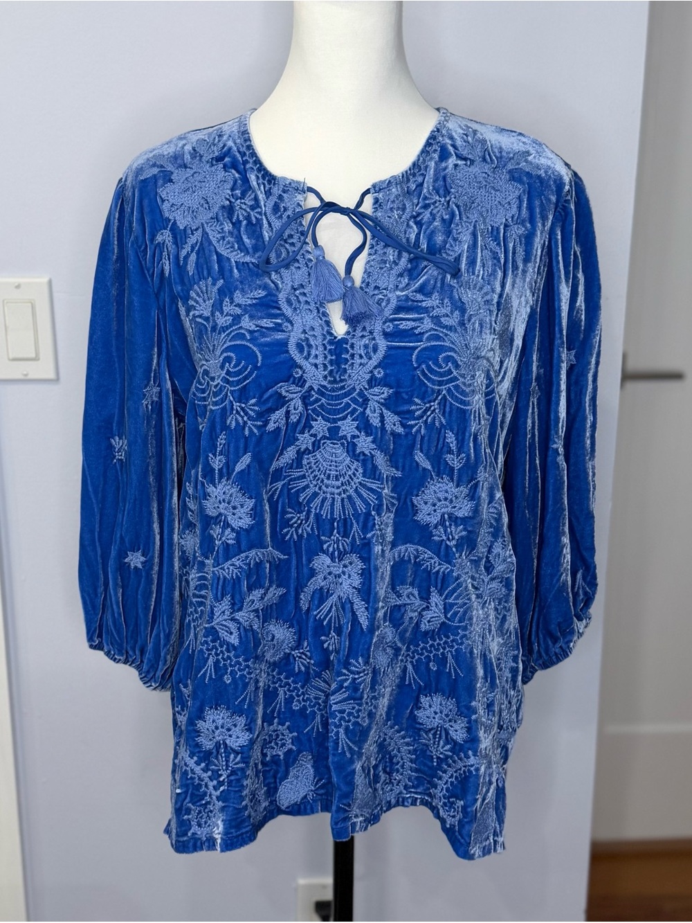 Johnny Was Arzella Relaxed Velvet Blouse. Embroidered Bright Cobalt, size M. NEW